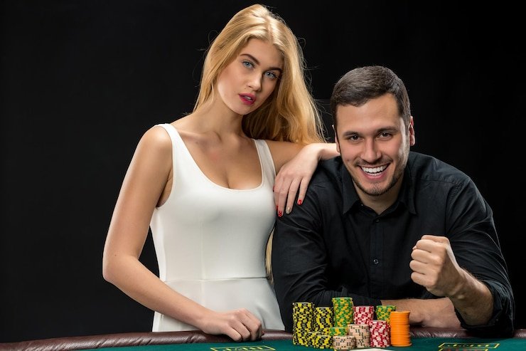 Người chơi hân hoan cùng jackpot trên điện thoại